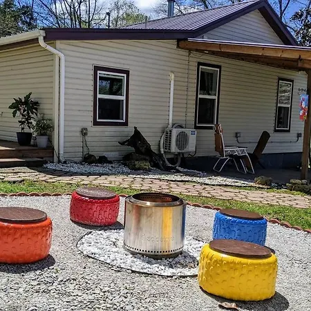 Cozy Home With Big Yard - Full Kitchen-More Than A Hotel Stay!